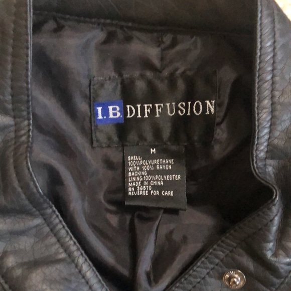 IB Duffusion women’s Faux Leather Jacket size medium. - Picture 4 of 4
